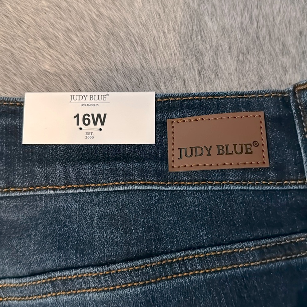 Judy Blue Capri NWT
